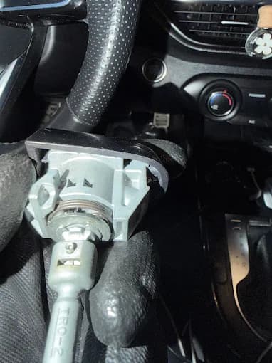 Automotive locksmith services